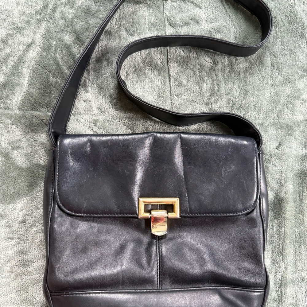 Vintage Saddle River Black Leather Shoulder Bag with Gold Latch